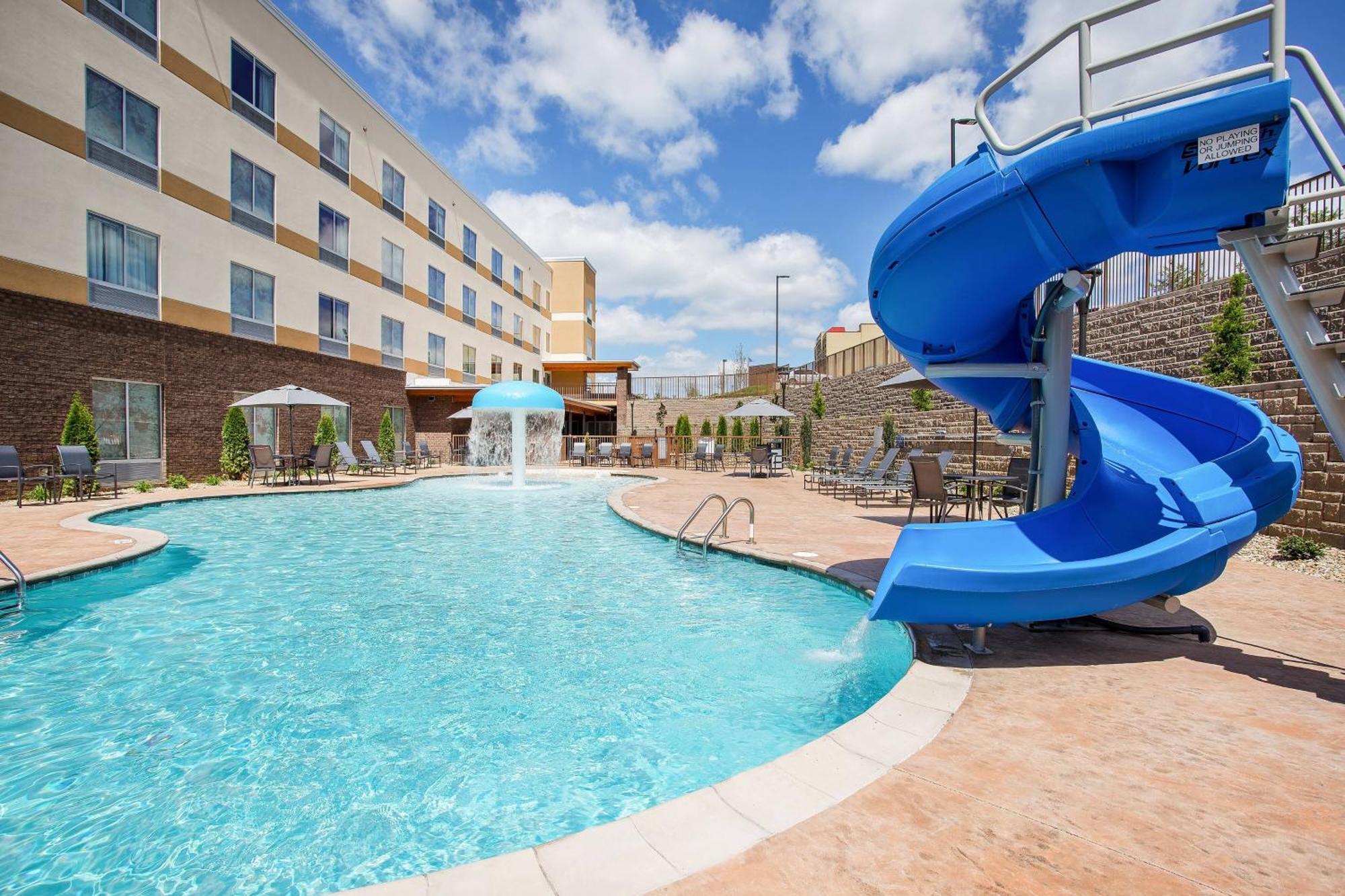 Fairfield Inn & Suites By Marriott Пиджен Фордж Екстериор снимка