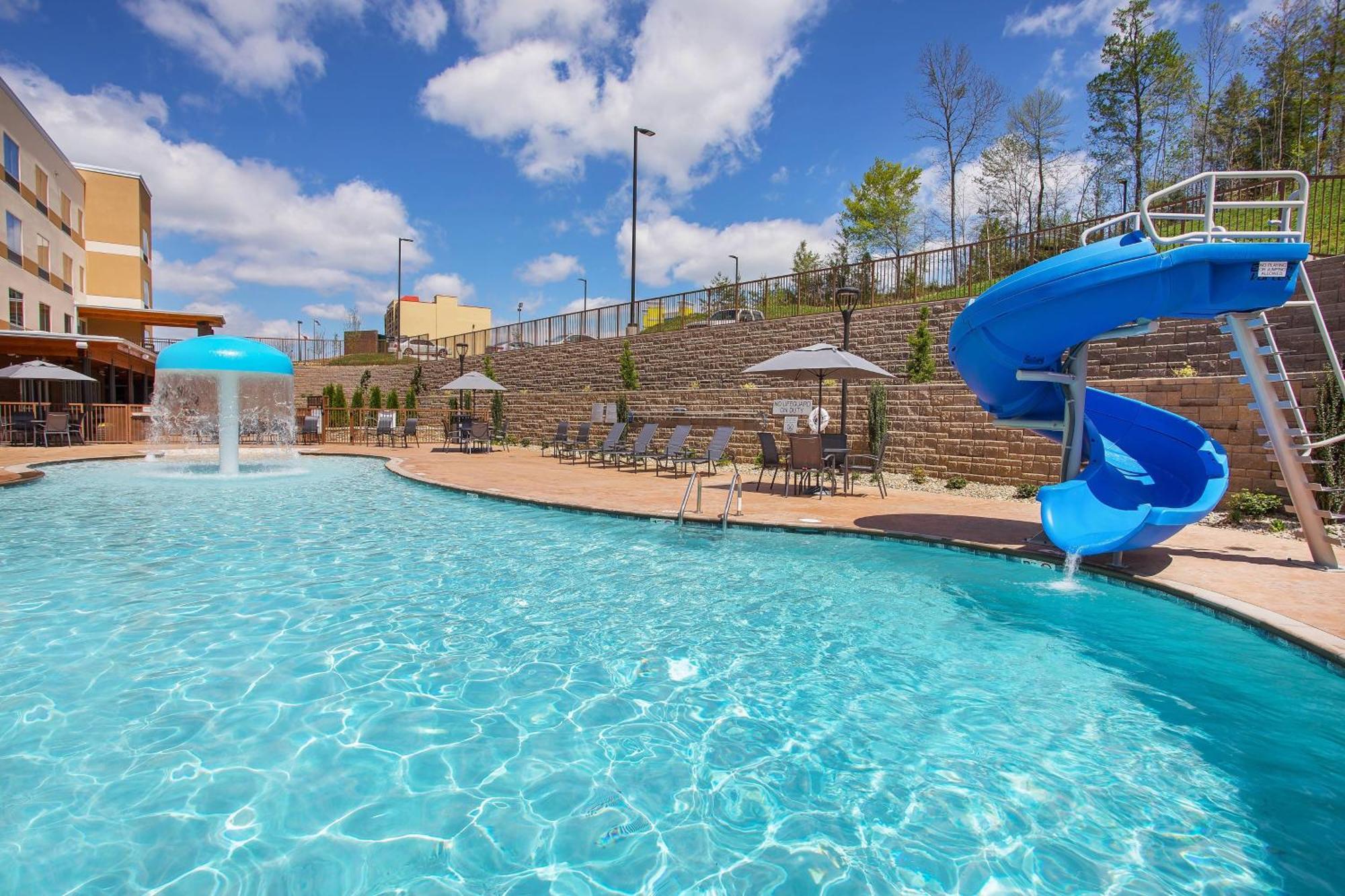 Fairfield Inn & Suites By Marriott Пиджен Фордж Екстериор снимка
