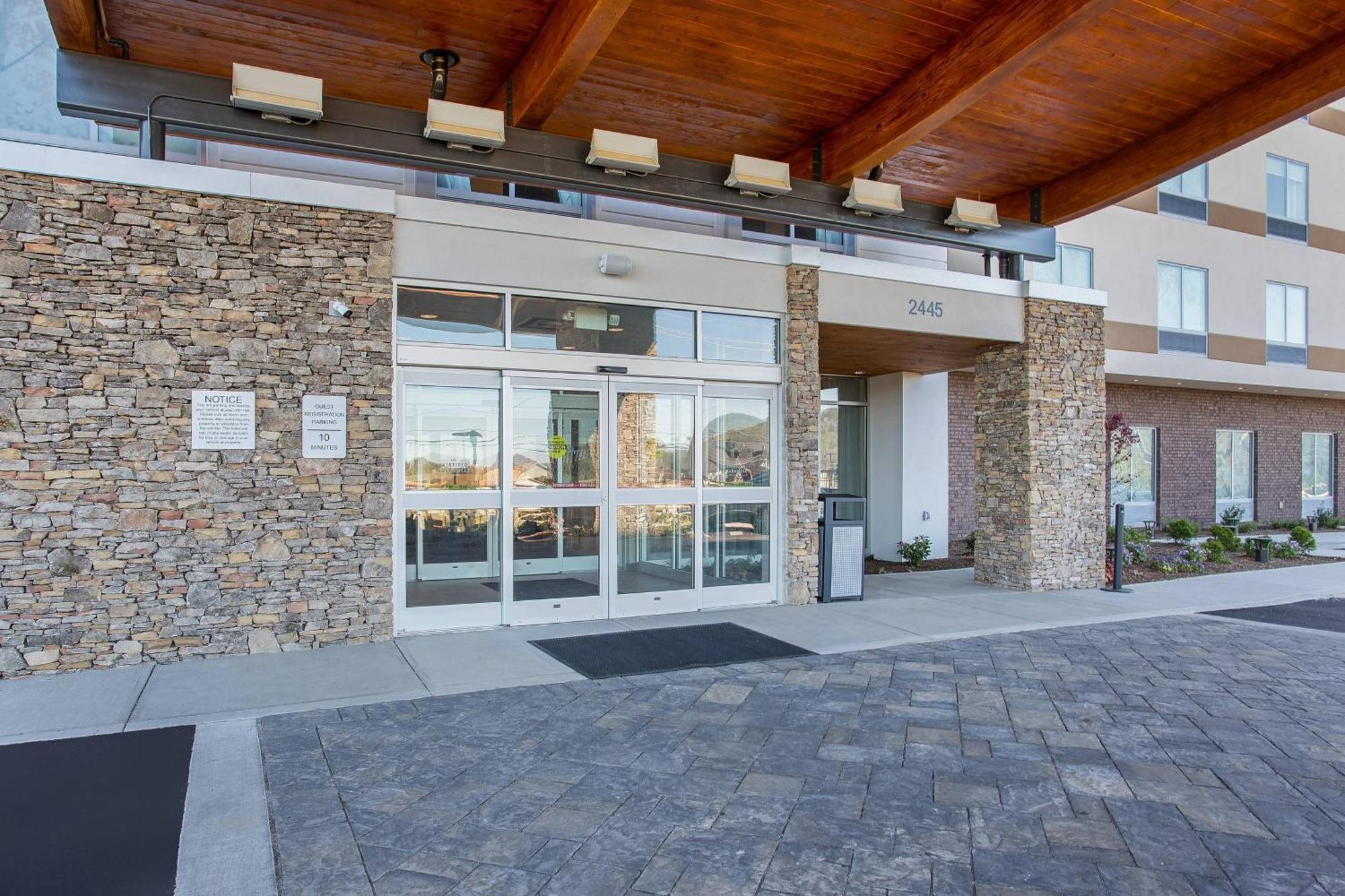 Fairfield Inn & Suites By Marriott Пиджен Фордж Екстериор снимка