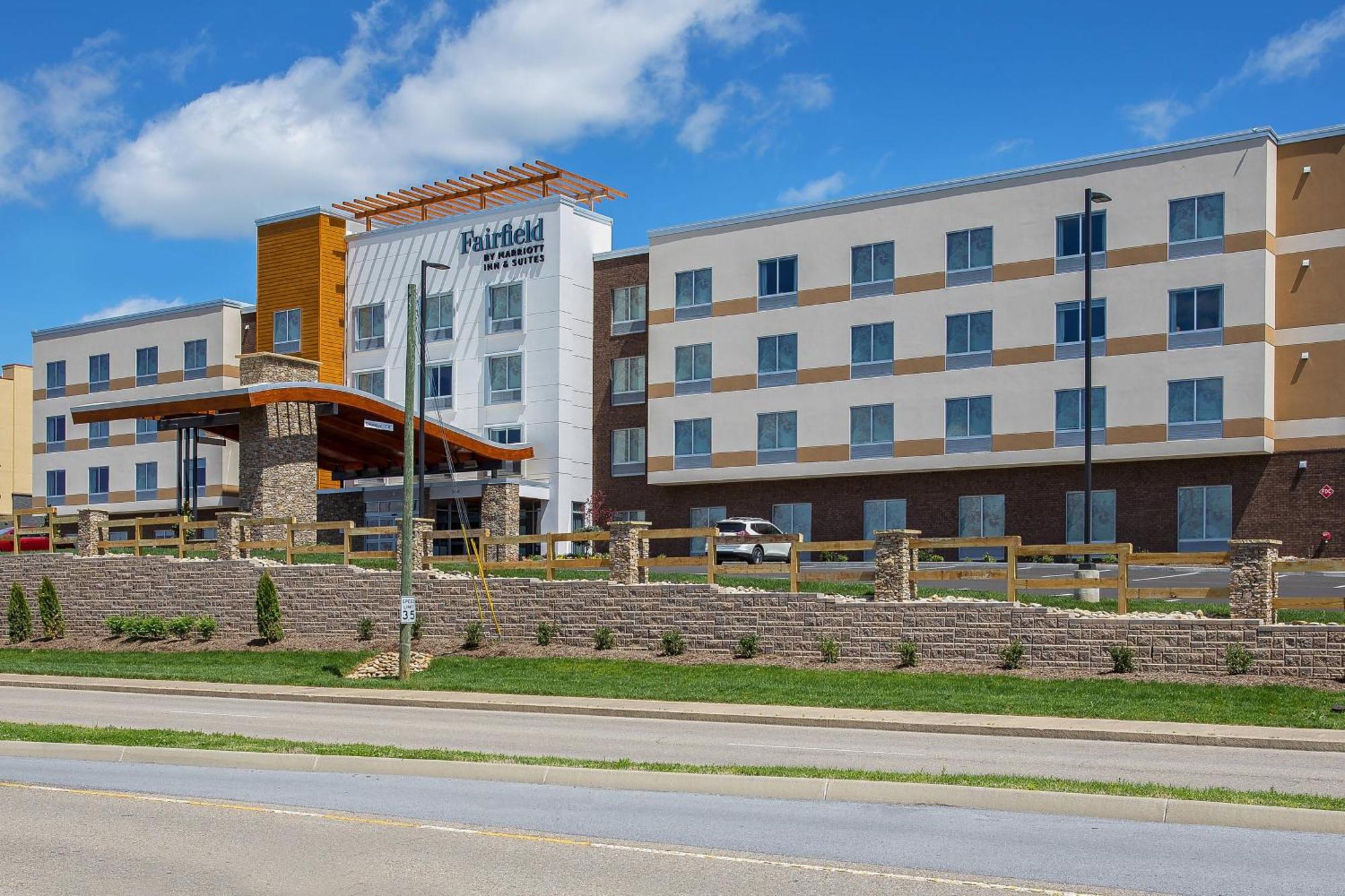 Fairfield Inn & Suites By Marriott Пиджен Фордж Екстериор снимка